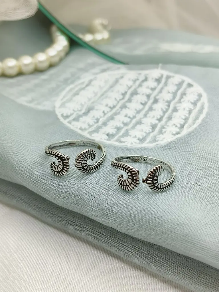 Classic Oxidized Toe Ring Pair