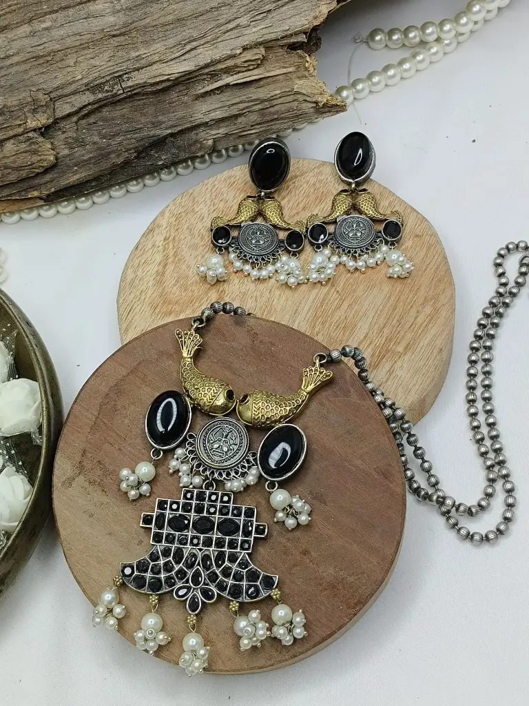 Saundarya Ratna-haar Necklace set - Black