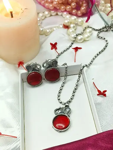 Red Motif Necklace Set