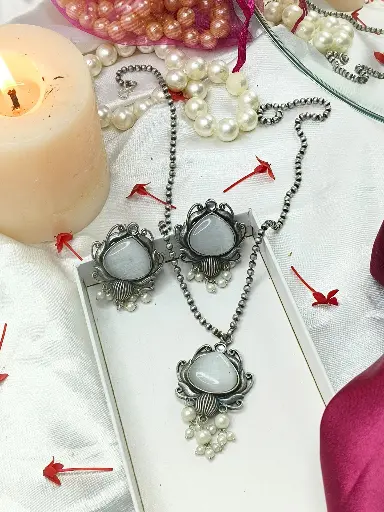 Motif Necklace set