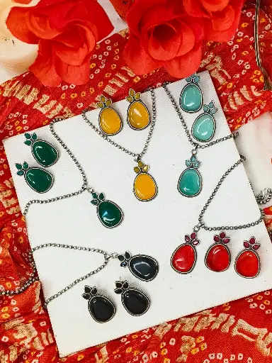 Handcrafted Pendant Necklace set