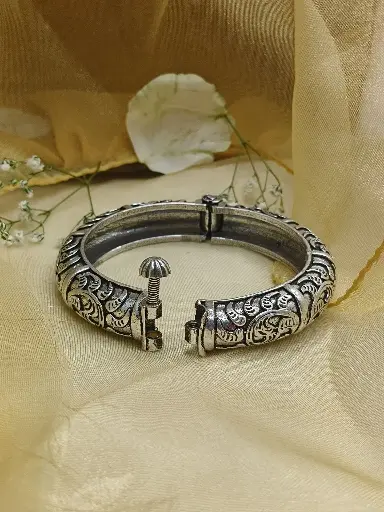 Rustic Vintage Kada Bangle -Single