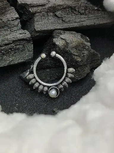 Aesthetic Pearl Nose Pin